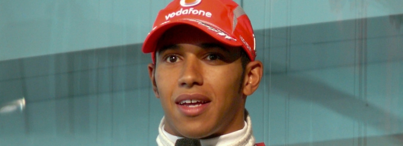 Lewis Hamilton – utytułowany kierowca wyścigowy. Wiek, wzrost, waga, Instagram, kariera, partnerka