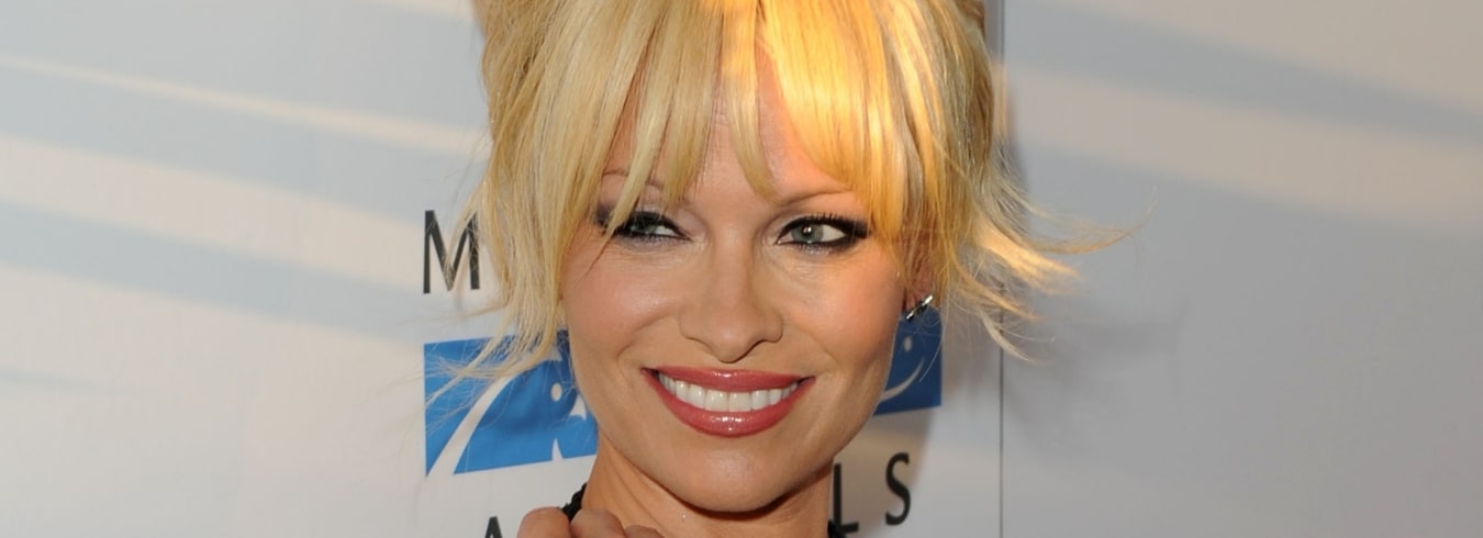Pamela Anderson – prawdziwa seksbomba. Wiek, wzrost, waga, Instagram, kariera, partner, dzieci