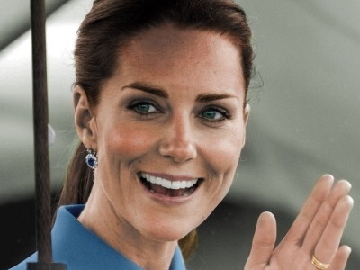 Kreacja Kate Middleton została okrzyknięta suknią dekady! Robi wrażenie? [FOTO]