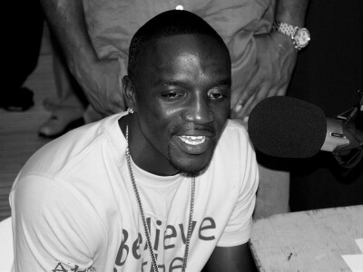 Akon – wykonawca hitu Smack That. Wiek, wzrost, waga, Instagram, kariera, żona, dzieci